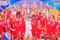 巴萨门将失误成笑柄，攻击线哑火对阵巴黎，前景堪忧一触即发